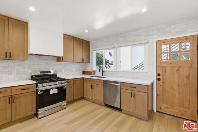 11671 Chandler Boulevard, Valley Village, CA 91601