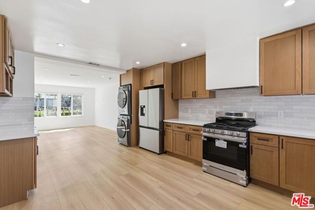 11671 Chandler Boulevard, Valley Village, CA 91601