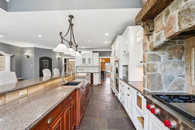 21065 Bradford LANE, Brookfield, WI 53045