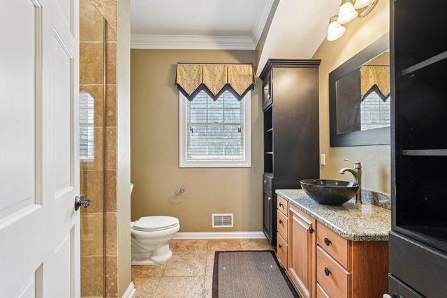 21065 Bradford LANE, Brookfield, WI 53045