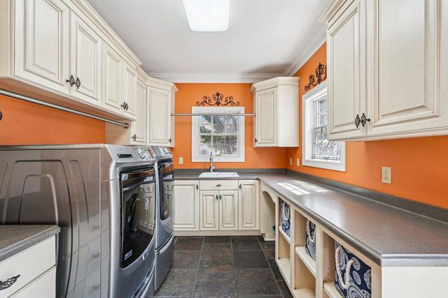 21065 Bradford LANE, Brookfield, WI 53045