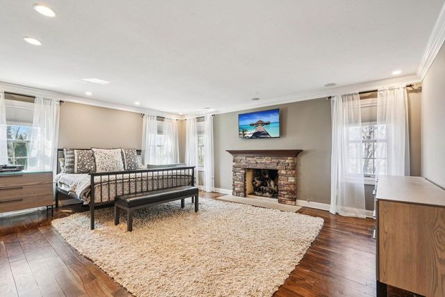 21065 Bradford LANE, Brookfield, WI 53045