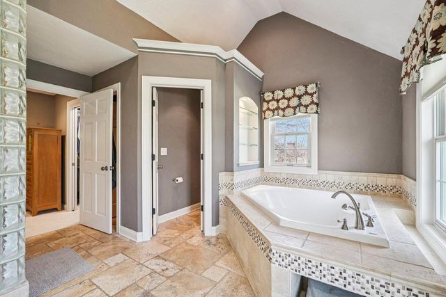 21065 Bradford LANE, Brookfield, WI 53045