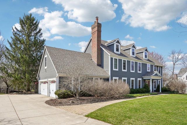 21065 Bradford LANE, Brookfield, WI 53045