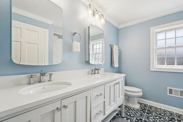 21065 Bradford LANE, Brookfield, WI 53045