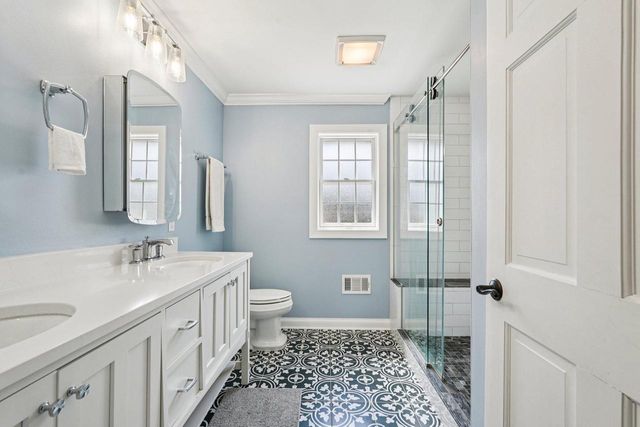 21065 Bradford LANE, Brookfield, WI 53045