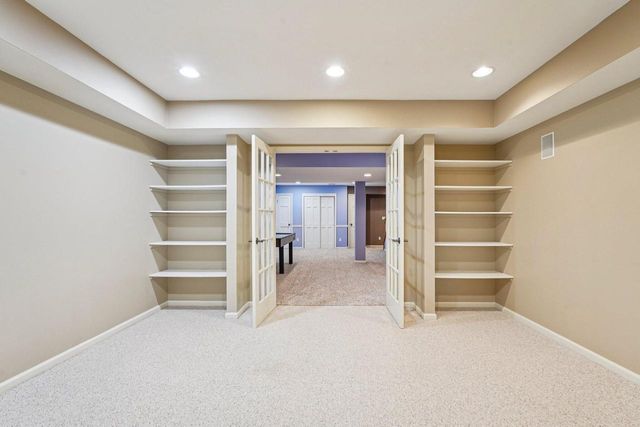 21065 Bradford LANE, Brookfield, WI 53045