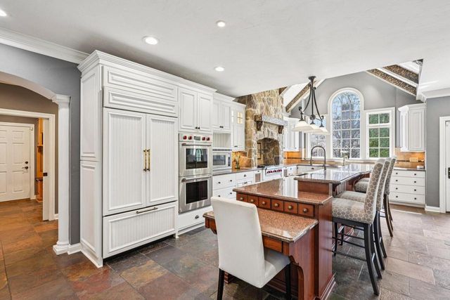 21065 Bradford LANE, Brookfield, WI 53045