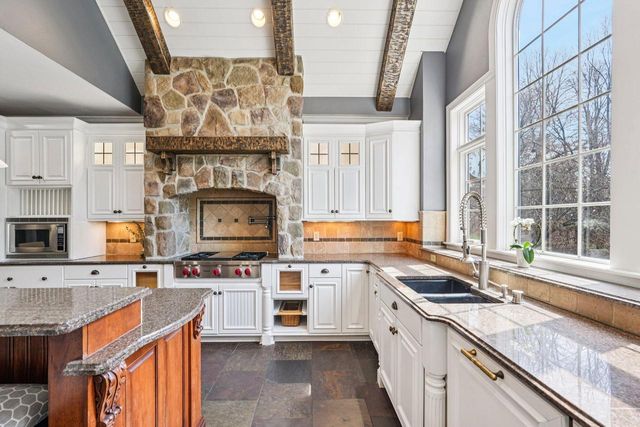21065 Bradford LANE, Brookfield, WI 53045