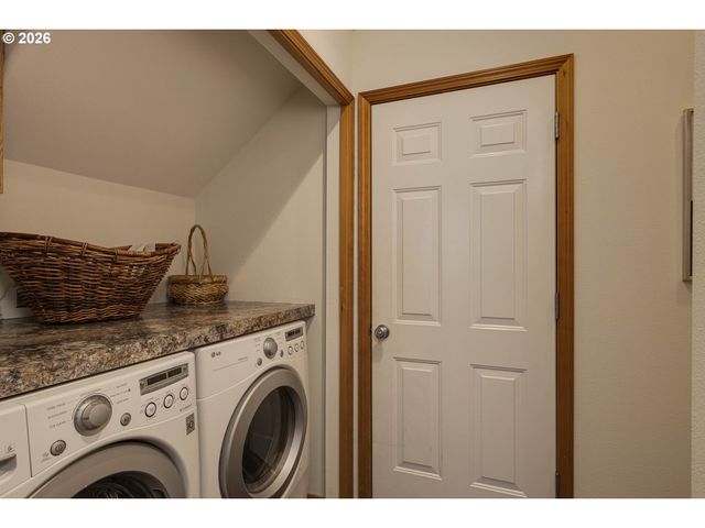 1450 Ne KERRY Ct, Mc Minnville, OR 97128