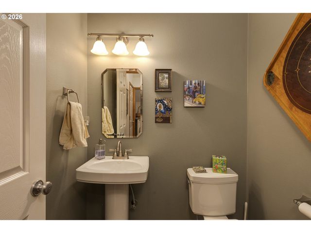 1450 Ne KERRY Ct, Mc Minnville, OR 97128