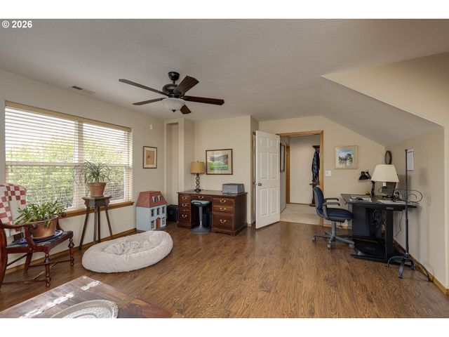1450 Ne KERRY Ct, Mc Minnville, OR 97128