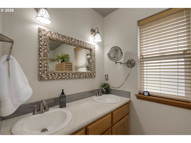 1450 Ne KERRY Ct, Mc Minnville, OR 97128