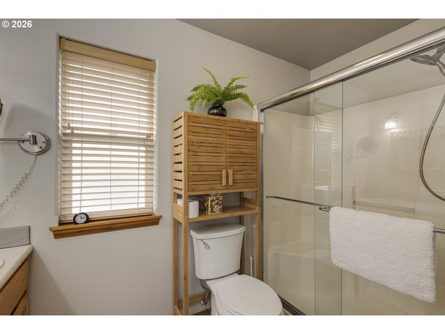 1450 Ne KERRY Ct, Mc Minnville, OR 97128