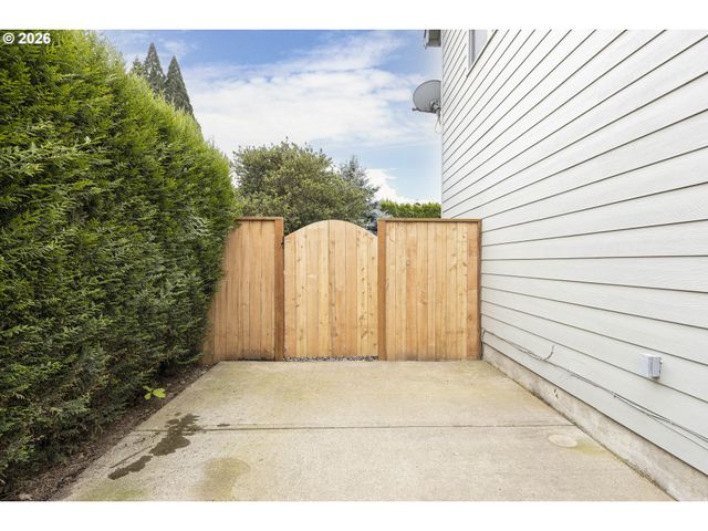 1450 Ne KERRY Ct, Mc Minnville, OR 97128