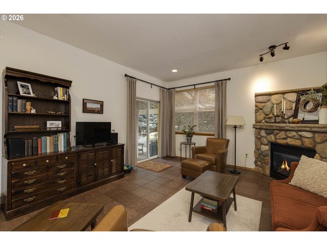 1450 Ne KERRY Ct, Mc Minnville, OR 97128