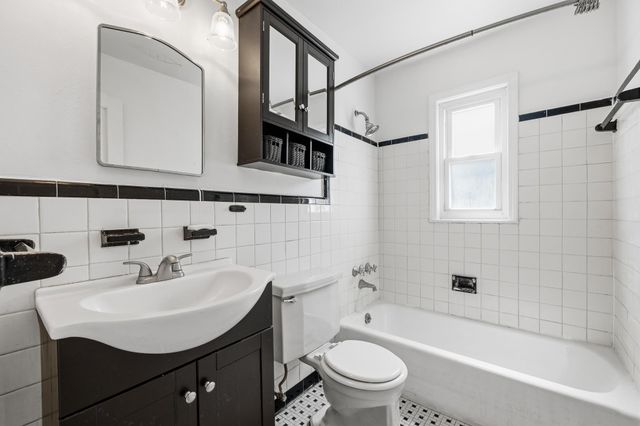 2997 Walnut Grove Rd Apt 3, Memphis, TN 38111