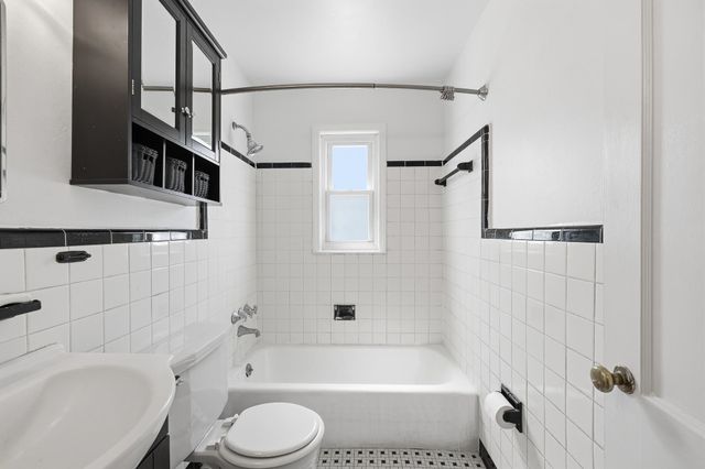 2997 Walnut Grove Rd Apt 3, Memphis, TN 38111