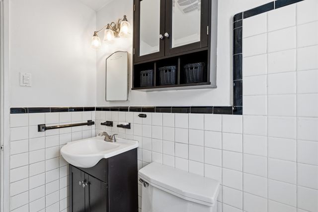 2997 Walnut Grove Rd Apt 3, Memphis, TN 38111