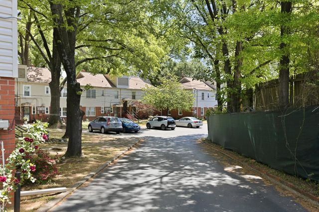 2997 Walnut Grove Rd Apt 3, Memphis, TN 38111