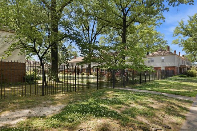 2997 Walnut Grove Rd Apt 3, Memphis, TN 38111