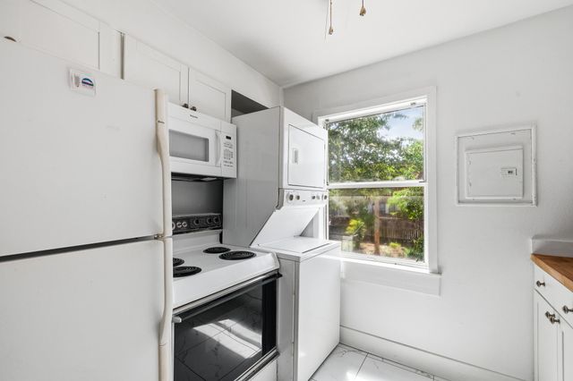 2997 Walnut Grove Rd Apt 3, Memphis, TN 38111