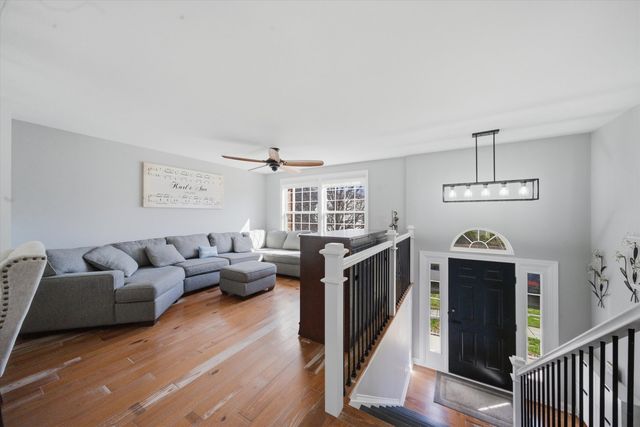 2448 Emily Lane, Elgin, IL 60124