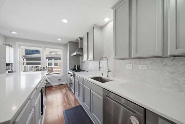 2448 Emily Lane, Elgin, IL 60124