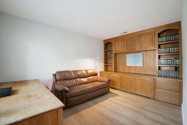 619 Calle Seguro, Oak Park, CA 91377