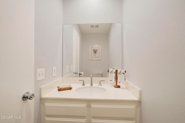 619 Calle Seguro, Oak Park, CA 91377
