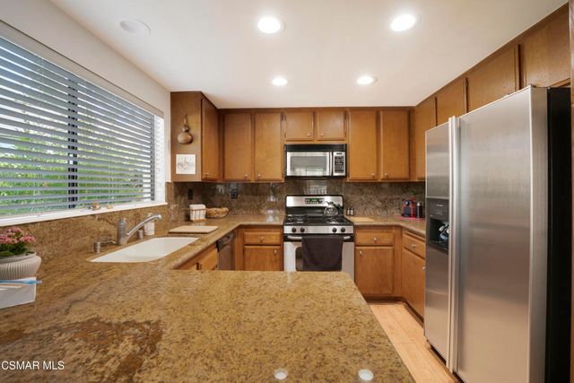 619 Calle Seguro, Oak Park, CA 91377