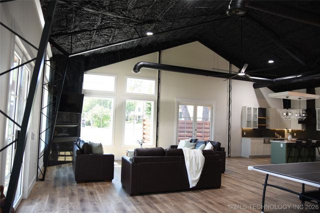 37094 S Cliff Crest Drive, Langley, OK 74350