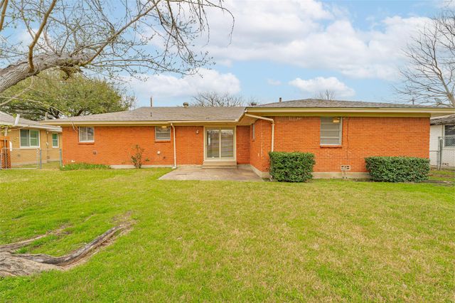 1206 Usher Street, Benbrook, TX 76126