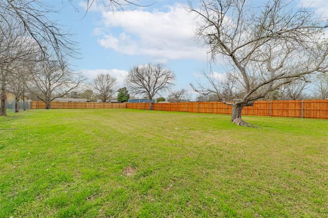1206 Usher Street, Benbrook, TX 76126