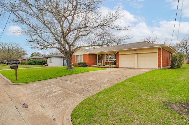 1206 Usher Street, Benbrook, TX 76126