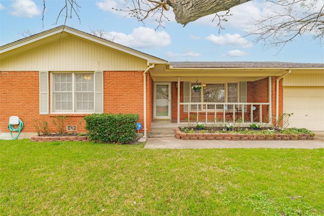 1206 Usher Street, Benbrook, TX 76126