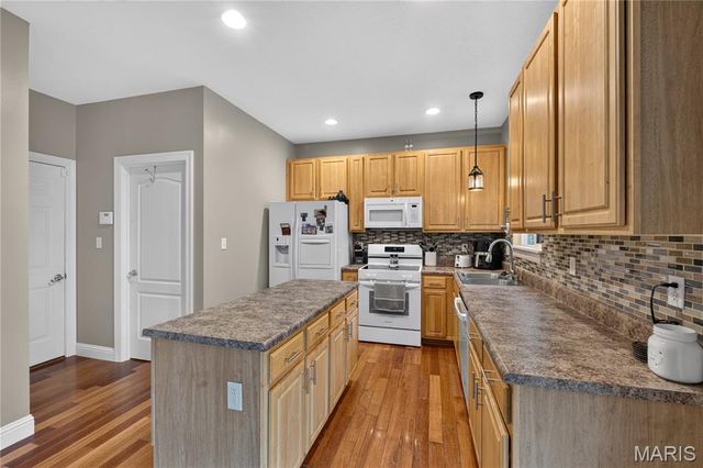 4804 W Rock Creek Road, High Ridge, MO 63049