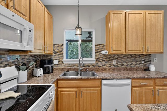 4804 W Rock Creek Road, High Ridge, MO 63049