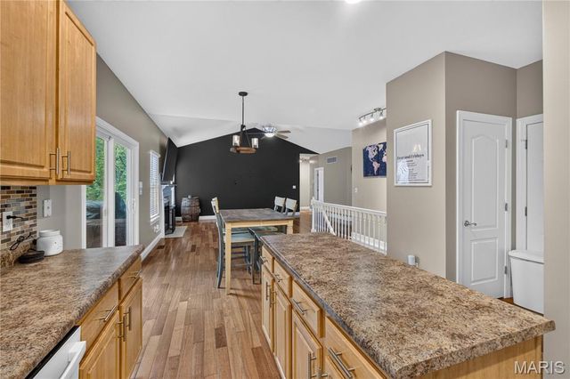 4804 W Rock Creek Road, High Ridge, MO 63049