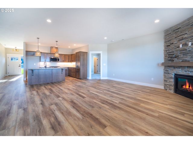 1231 THUNDERBIRD Ave S, Salem, OR 97306