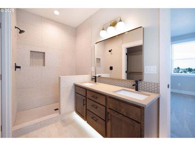 1231 THUNDERBIRD Ave S, Salem, OR 97306