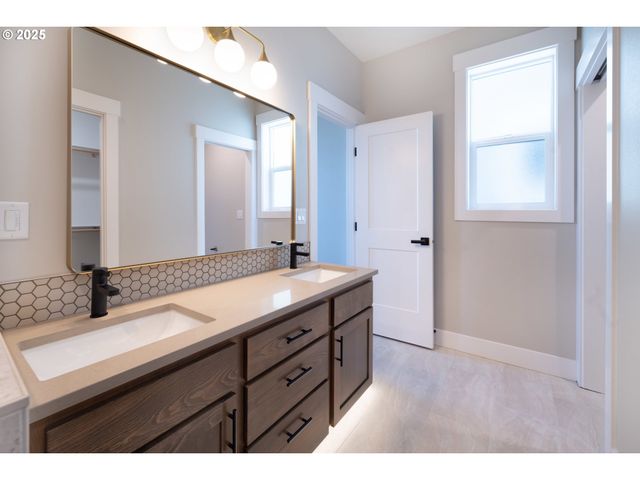 1231 THUNDERBIRD Ave S, Salem, OR 97306