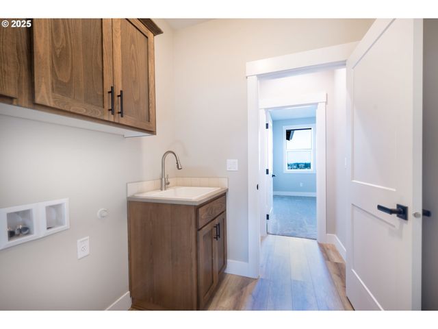 1231 THUNDERBIRD Ave S, Salem, OR 97306