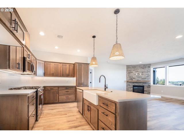 1231 THUNDERBIRD Ave S, Salem, OR 97306