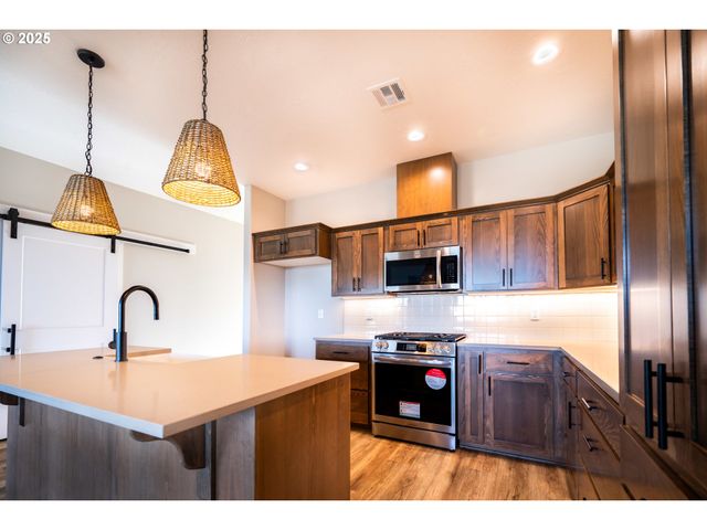 1231 THUNDERBIRD Ave S, Salem, OR 97306