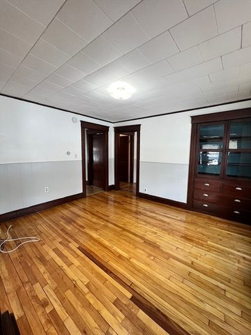 52 Lincoln St 1, North Andover, MA 01845