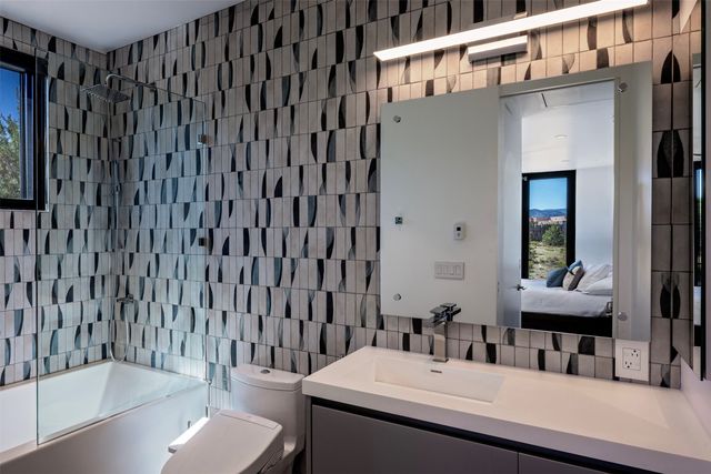 7 Camino Don Patron, Santa Fe, NM 87506