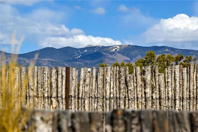 7 Camino Don Patron, Santa Fe, NM 87506