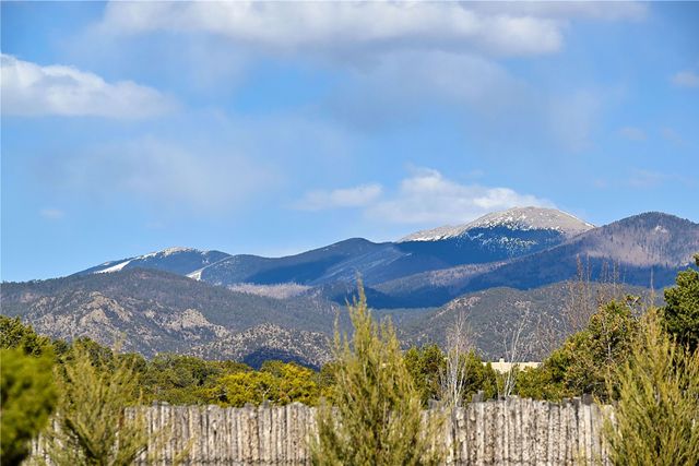 7 Camino Don Patron, Santa Fe, NM 87506