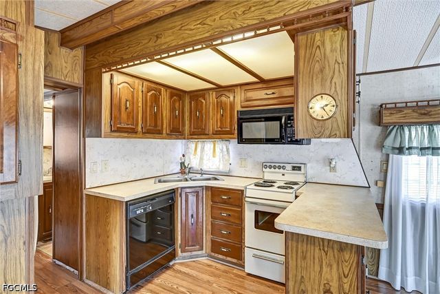 20124 Plum Tree LN, Estero, FL 33928